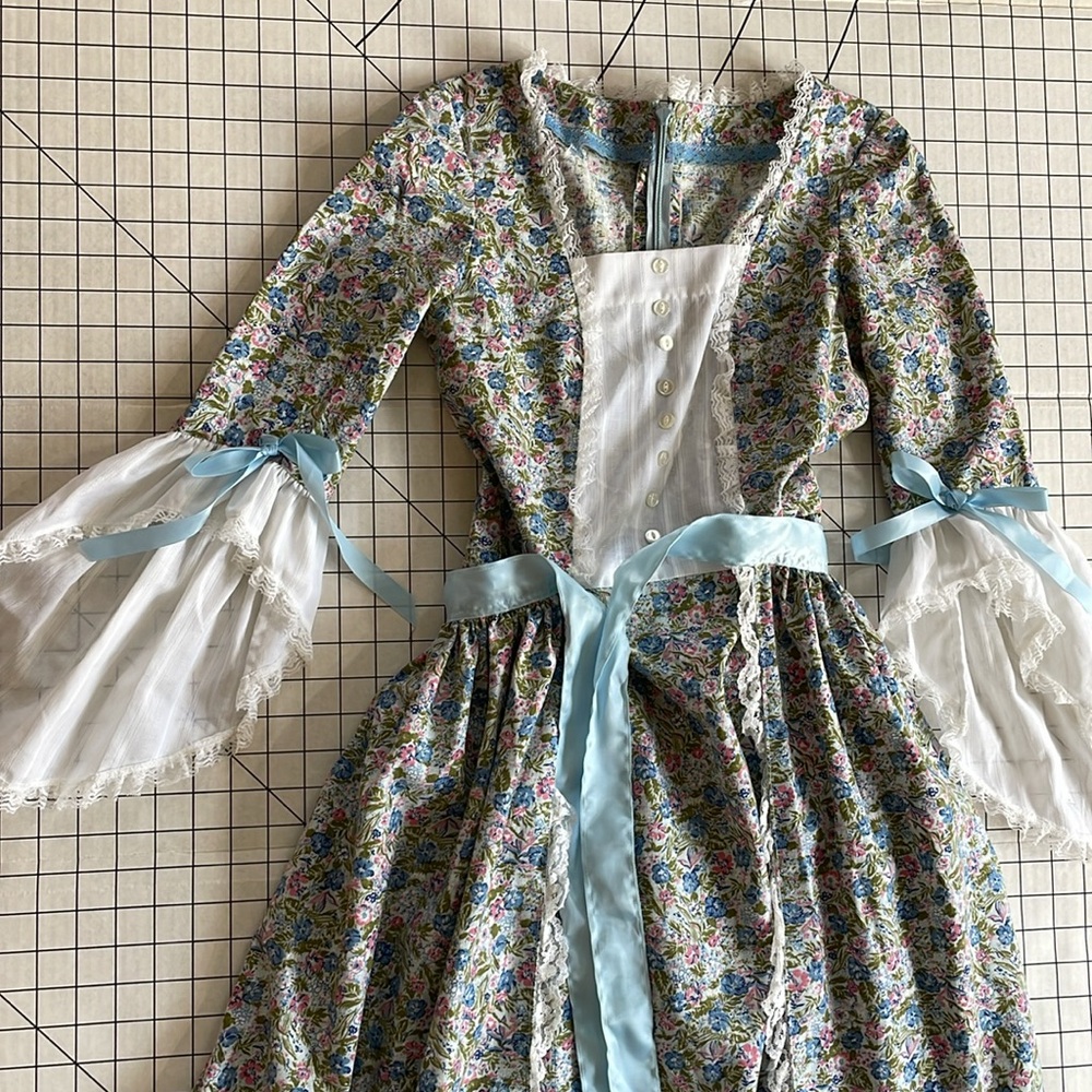 Vintage/handmade ca1976 dress w overskirt to celebrate bicentennial, blue calico - Picture 4 of 13